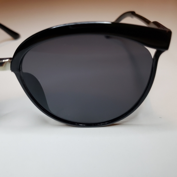 Sunglasses - Picture 3 of 4